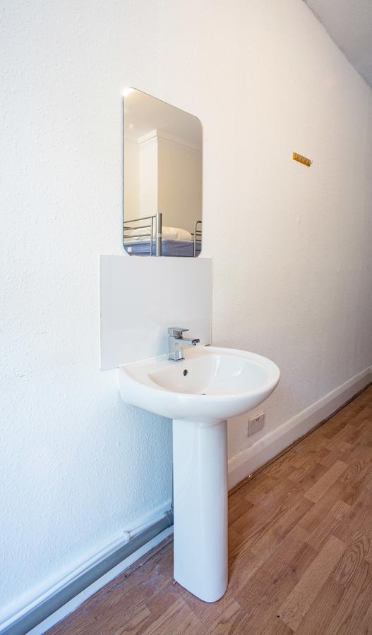 Хостел Mile End Beds Лондон Экстерьер фото